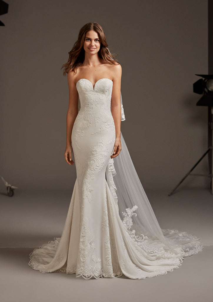 ASTRID by PRONOVIAS 2020 CRUISE COLLECTION