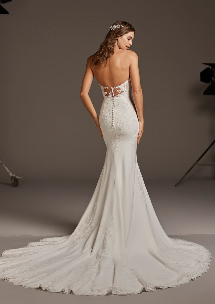 ASTRID by PRONOVIAS 2020 CRUISE COLLECTION