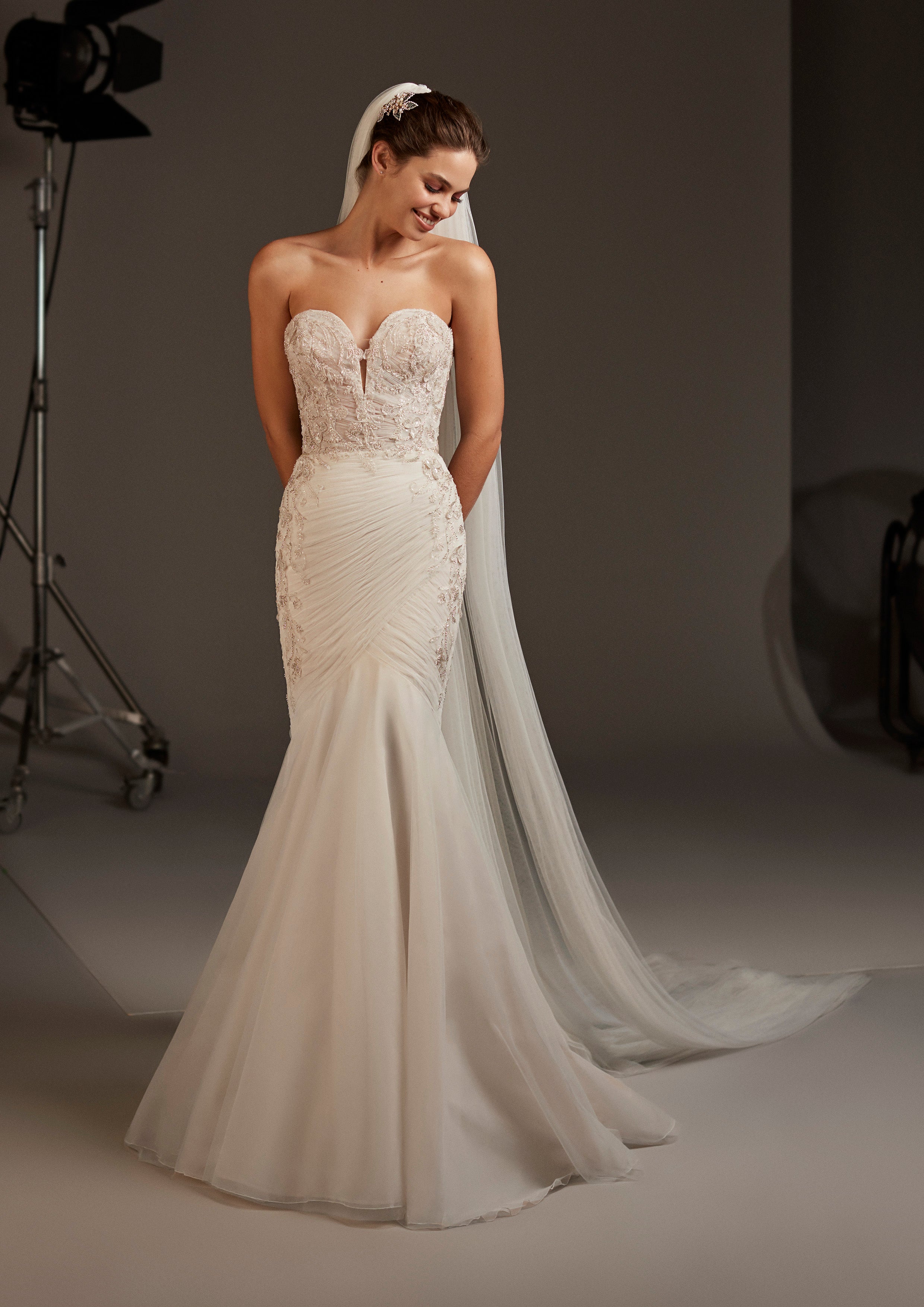 Pronovias halo sales