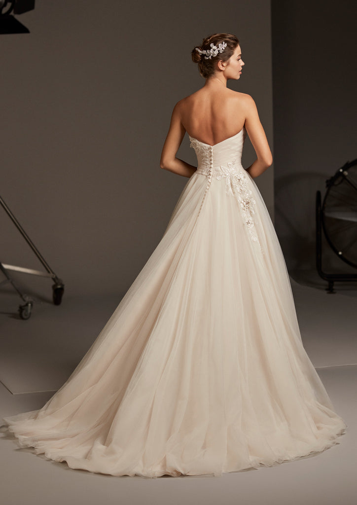 LACERTA by PRONOVIAS 2020 CRUISE COLLECTION